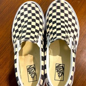 Men’s 9.5 Vans Slip-on B/W blurred checker skate shoes.